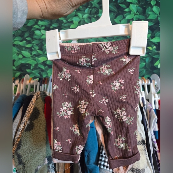 Little Planet 2 Pack Of Pants NWT Newborn - Picture 3 of 3